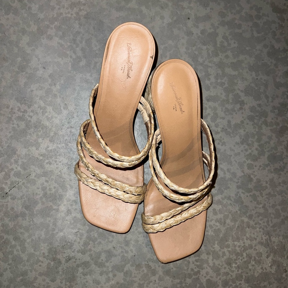 Universal Thread Heels - Picture 2 of 4